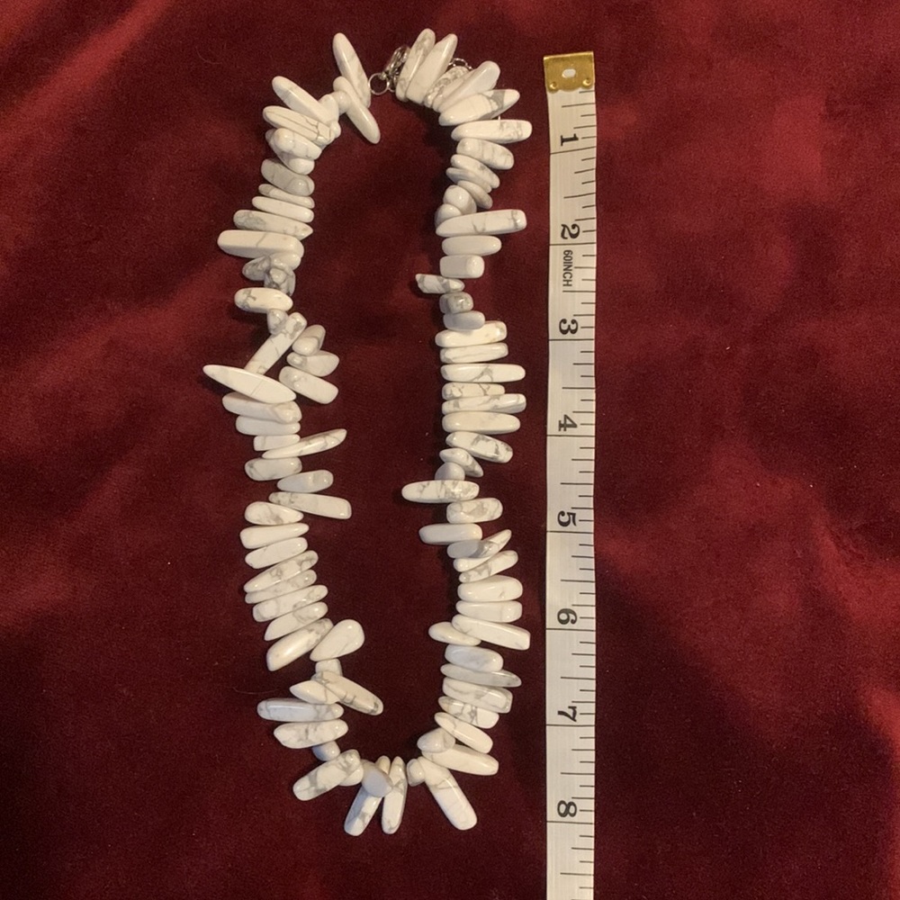 8 Necklaces - Picture 6 of 10